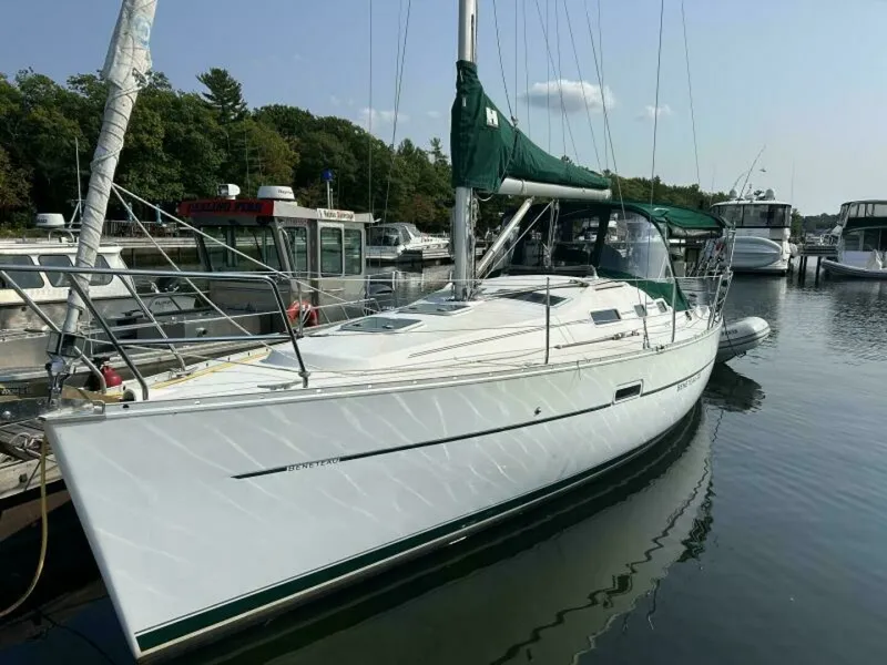 Slide: The Image of 2004 Beneteau 323 32 - 7829927