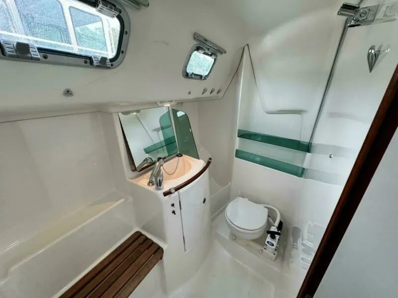 Slide: The Image of 2004 Beneteau 323 32 - 7829964