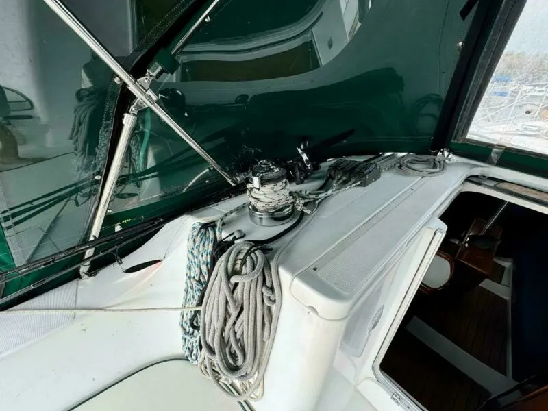 Slide: The Image of 2004 Beneteau 323 32 - 7829946