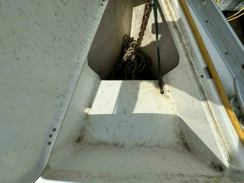 Slide: The Image of 2004 Beneteau 323 32 - 7829933