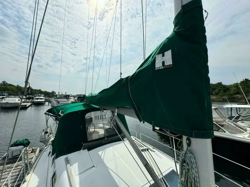 Slide: The Image of 2004 Beneteau 323 32 - 7829936
