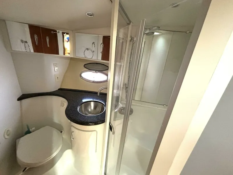 Slide: The Image of 2003 Carver 396 Motor Yacht 39 - 7830007