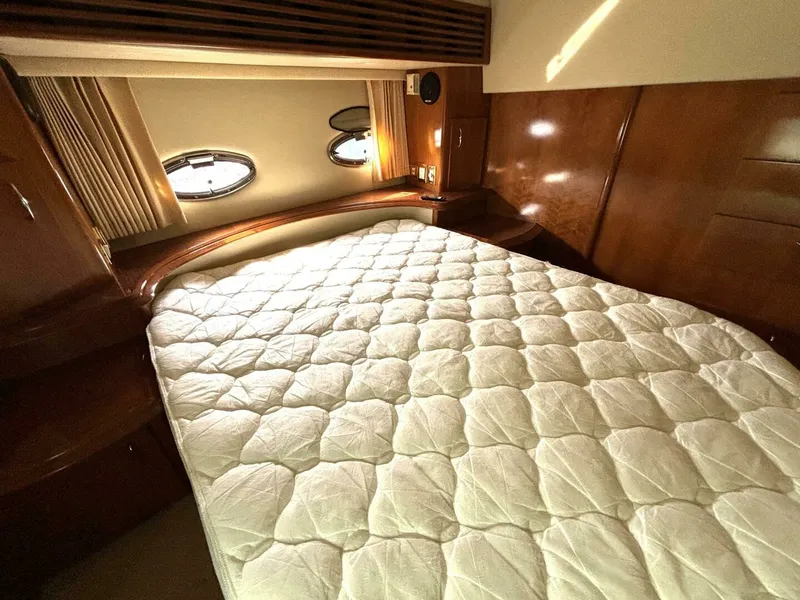 Slide: The Image of 2003 Carver 396 Motor Yacht 39 - 7830011