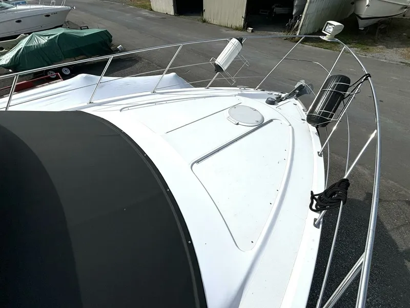 Slide: The Image of 2003 Carver 396 Motor Yacht 39 - 7829981