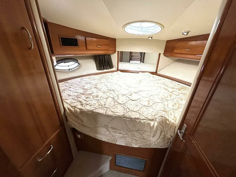 Slide: The Image of 2003 Carver 396 Motor Yacht 39 - 7830003