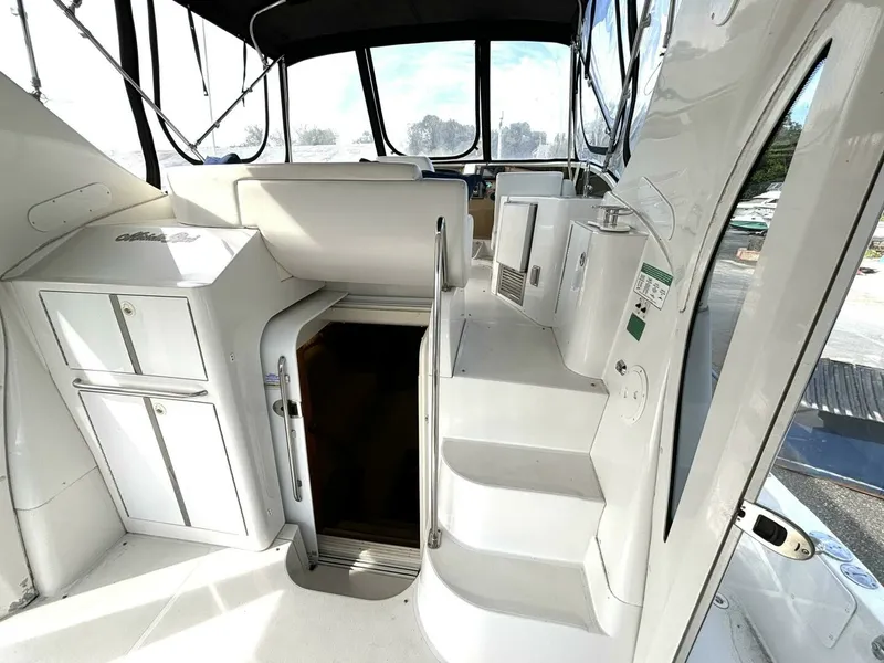 Slide: The Image of 2003 Carver 396 Motor Yacht 39 - 7829986
