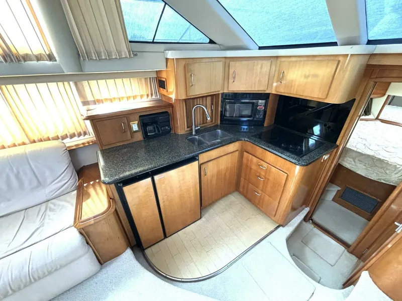 Slide: The Image of 2003 Carver 396 Motor Yacht 39 - 7830001