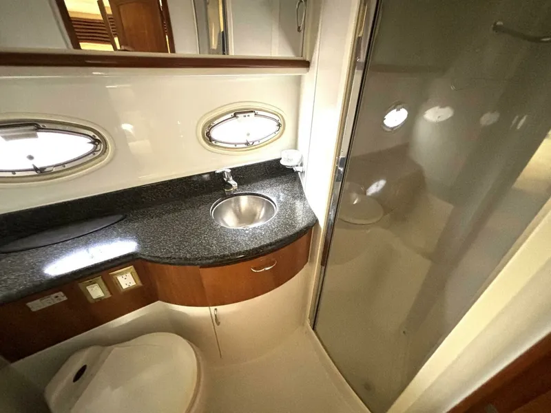Slide: The Image of 2003 Carver 396 Motor Yacht 39 - 7830013