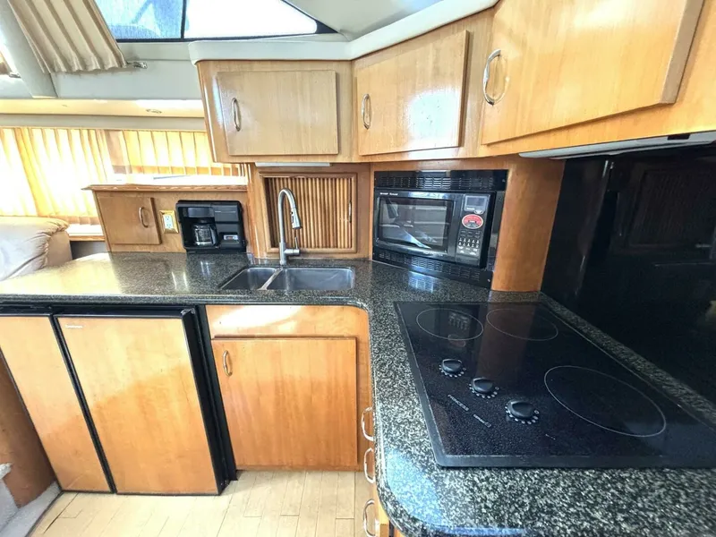 Slide: The Image of 2003 Carver 396 Motor Yacht 39 - 7830002