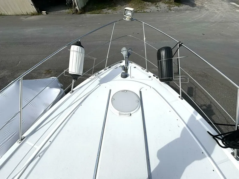 Slide: The Image of 2003 Carver 396 Motor Yacht 39 - 7829982