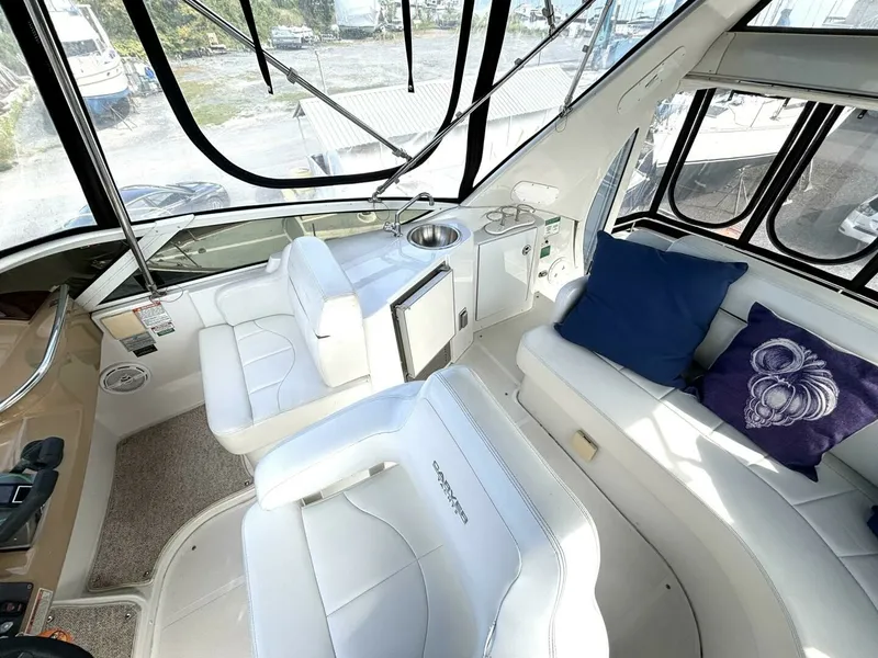Slide: The Image of 2003 Carver 396 Motor Yacht 39 - 7829989
