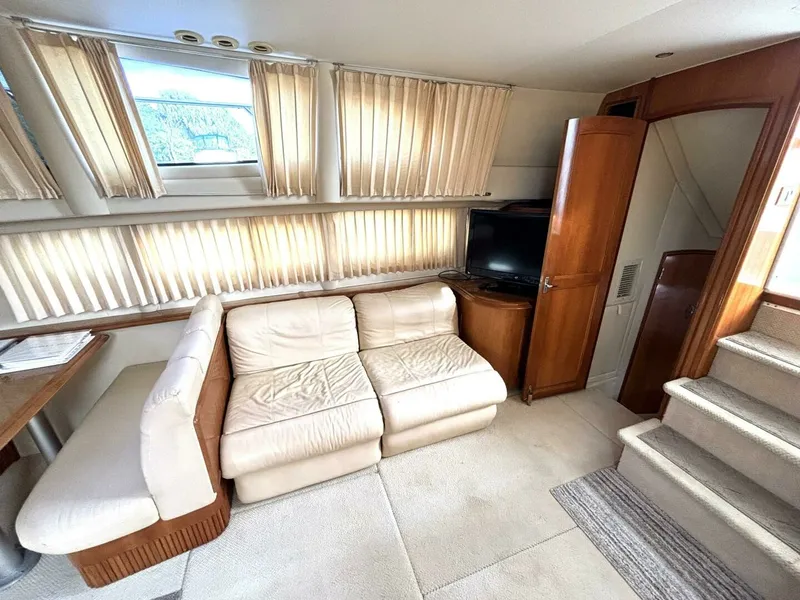 Slide: The Image of 2003 Carver 396 Motor Yacht 39 - 7829998
