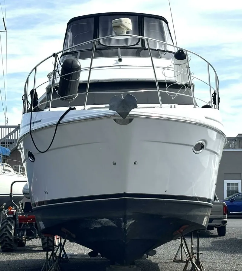 Slide: The Image of 2003 Carver 396 Motor Yacht 39 - 7829975