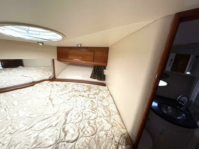 Slide: The Image of 2003 Carver 396 Motor Yacht 39 - 7830006