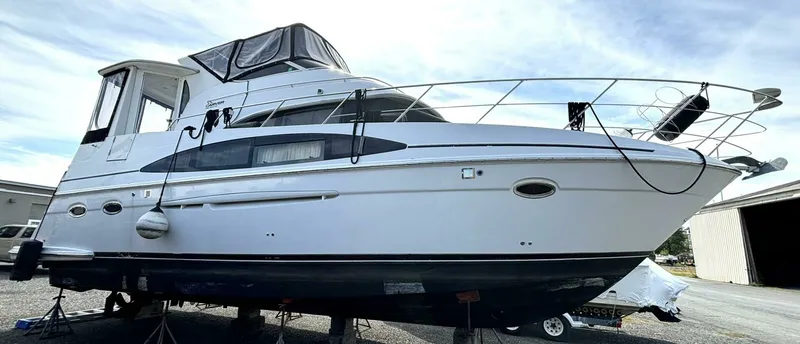 Slide: The Image of 2003 Carver 396 Motor Yacht 39 - 7829969