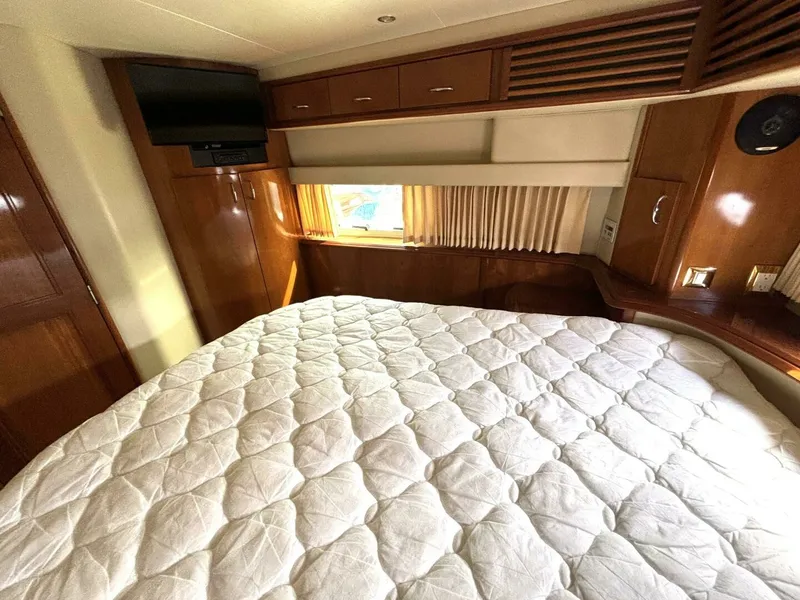 Slide: The Image of 2003 Carver 396 Motor Yacht 39 - 7830012