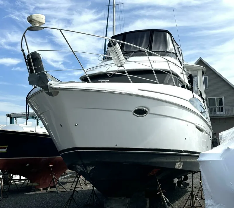 Slide: The Image of 2003 Carver 396 Motor Yacht 39 - 7829974