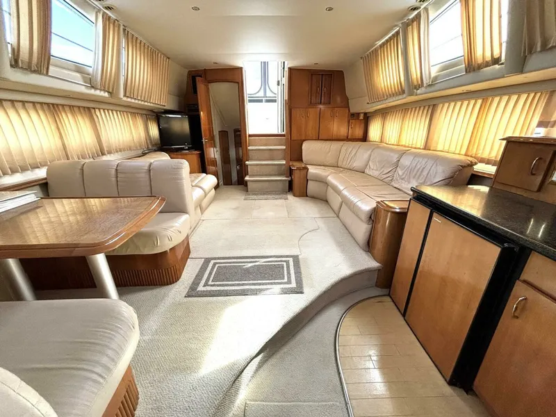 Slide: The Image of 2003 Carver 396 Motor Yacht 39 - 7830008