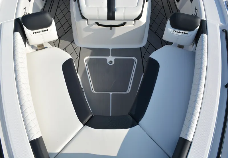 Slide: The Image of Fountain 32 NX 2025 - 7830342