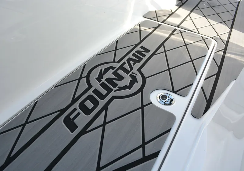 Slide: The Image of Fountain 32 NX 2025 - 7830350