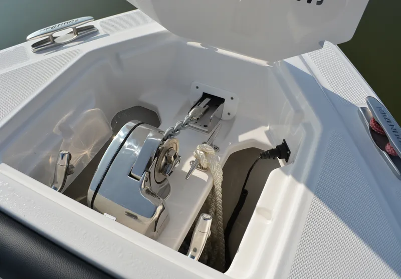 Slide: The Image of Fountain 32 NX 2025 - 7830341