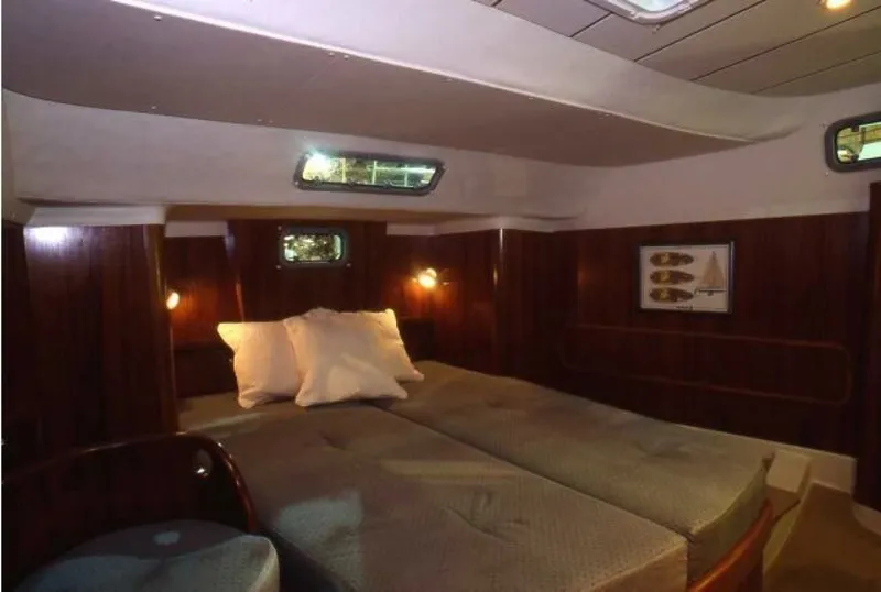 Slide: The Image of Beneteau 44 Center Cockpit - Sistership Brochure - 7831085