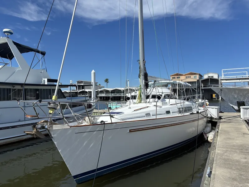Slide: The Image of Beneteau 44 Center Cockpit - 8051972