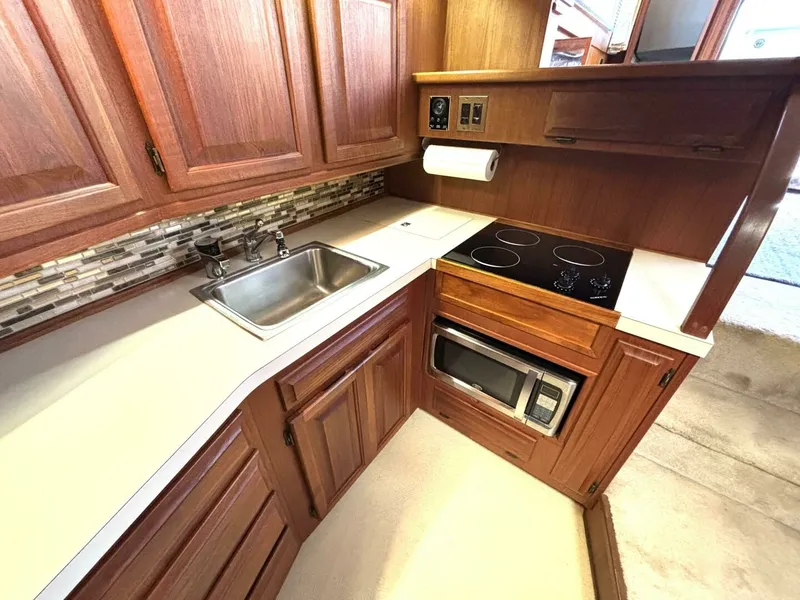 Slide: The Image of 1987 Viking Motor Yacht 44 - 7832369