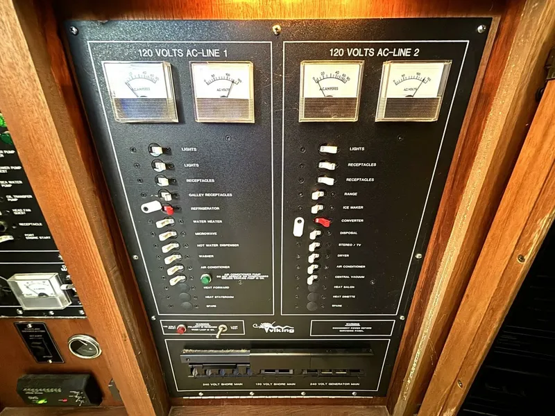Slide: The Image of 1987 Viking Motor Yacht 44 - 7832388