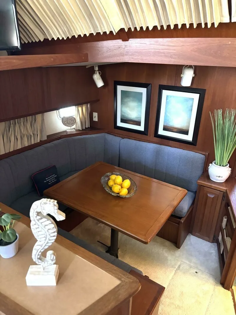 Slide: The Image of 1987 Viking Motor Yacht 44 - 7832367