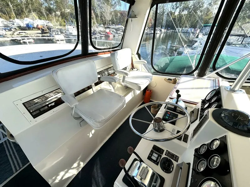 Slide: The Image of 1987 Viking Motor Yacht 44 - 7832347