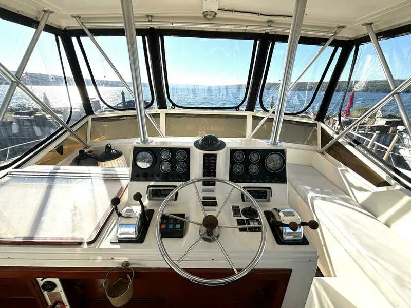 Slide: The Image of 1987 Viking Motor Yacht 44 - 7832348