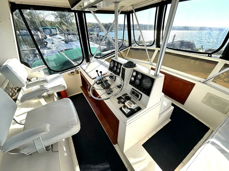 Slide: The Image of 1987 Viking Motor Yacht 44 - 7832346