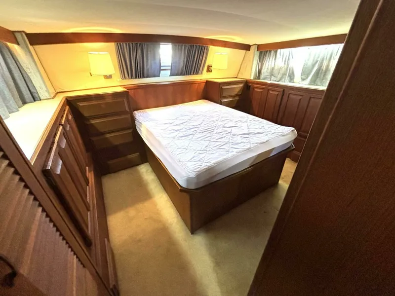 Slide: The Image of 1987 Viking Motor Yacht 44 - 7832378