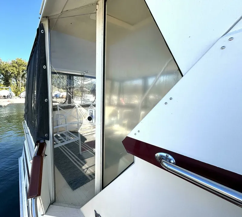 Slide: The Image of 1987 Viking Motor Yacht 44 - 7832336