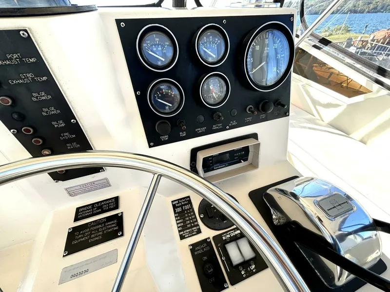 Slide: The Image of 1987 Viking Motor Yacht 44 - 7832351