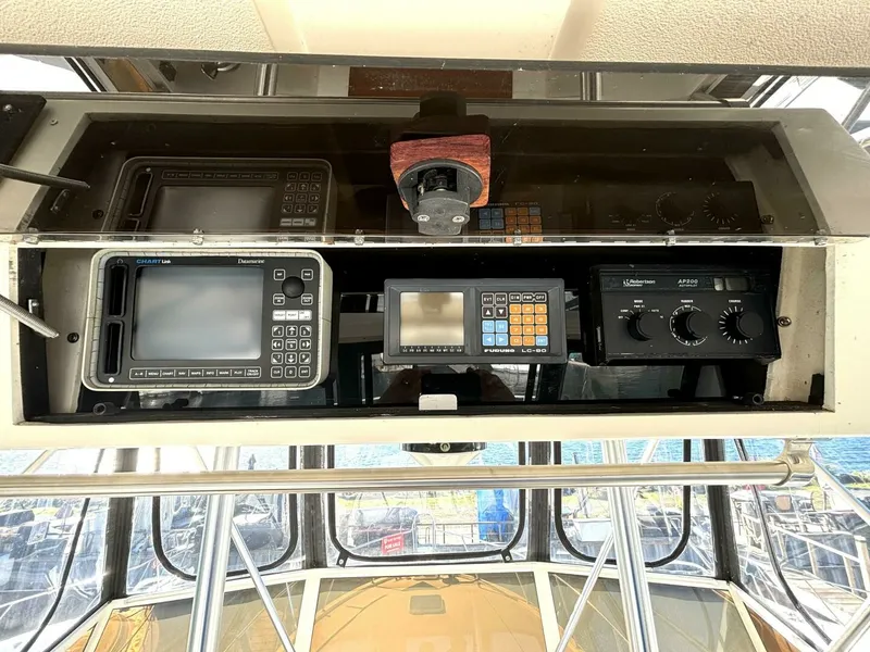 Slide: The Image of 1987 Viking Motor Yacht 44 - 7832352