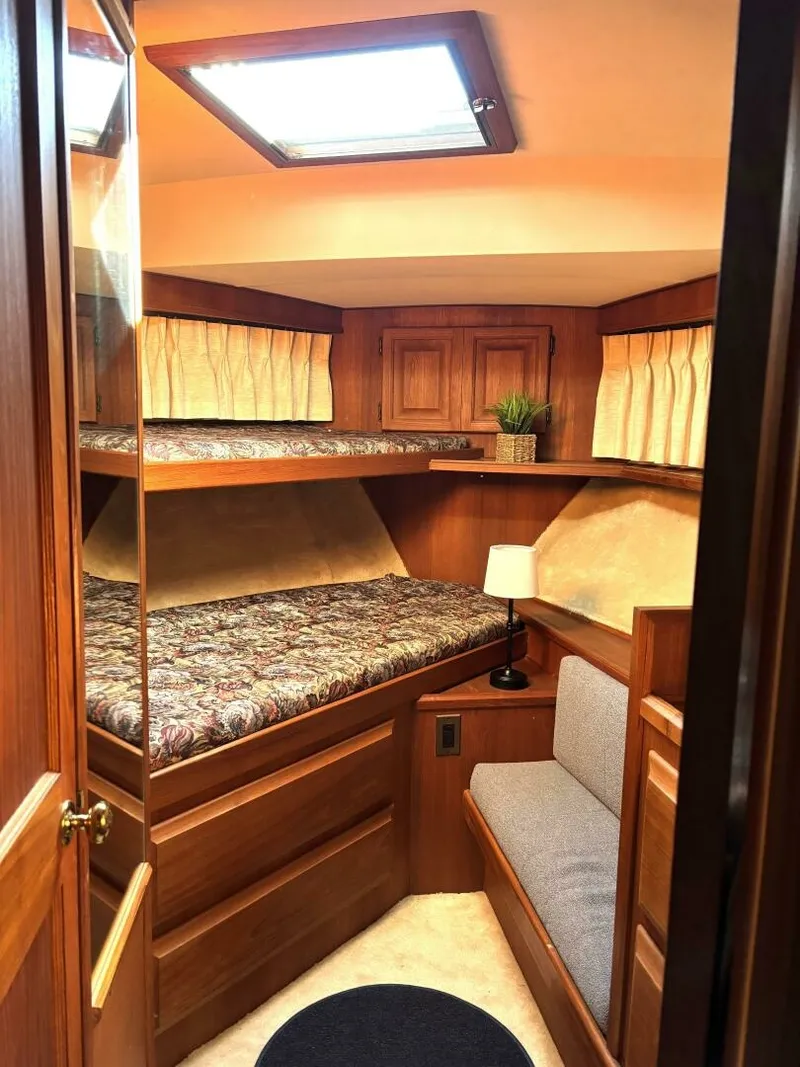 Slide: The Image of 1987 Viking Motor Yacht 44 - 7832375
