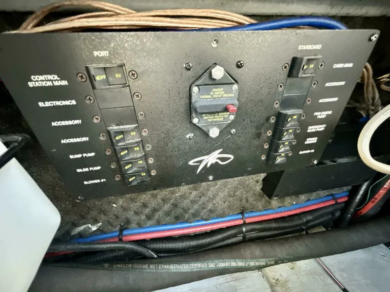 Slide: The Image of 2003 Monterey 302 Cruiser 32 - 7832449