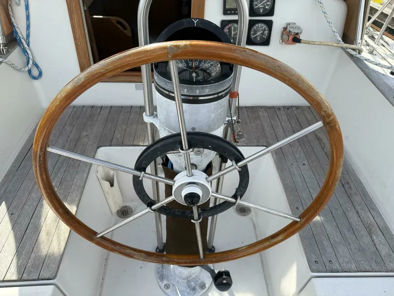 Slide: The Image of 1981 Alberg 37 MKII 37 - 7832561