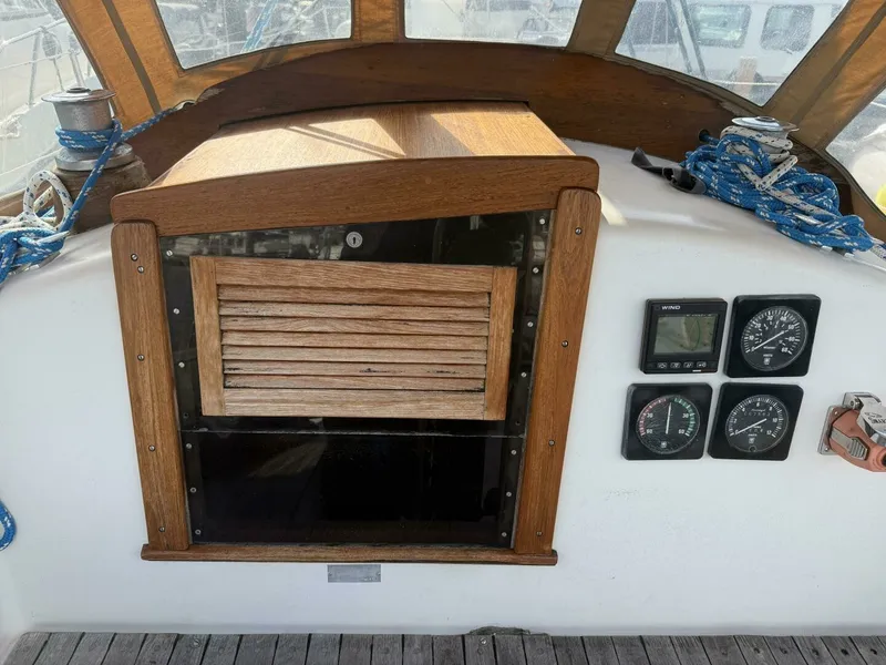 Slide: The Image of 1981 Alberg 37 MKII 37 - 7832565