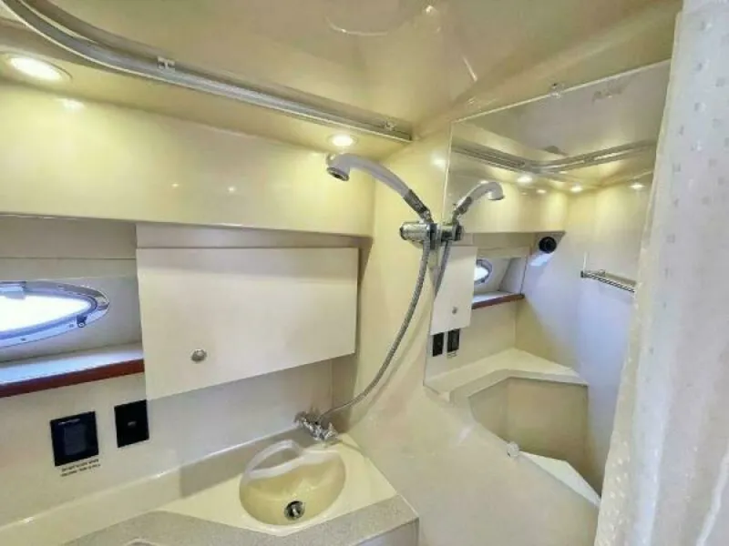 Slide: The Image of 2004 Cruisers Yachts 280 CXI 28 - 7832600