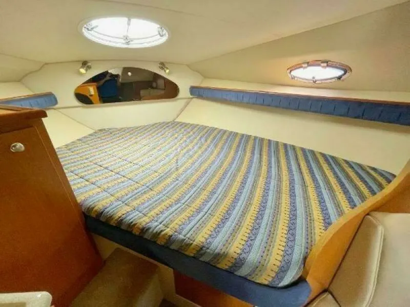 Slide: The Image of 2004 Cruisers Yachts 280 CXI 28 - 7832595