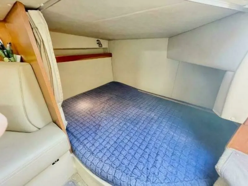 Slide: The Image of 2004 Cruisers Yachts 280 CXI 28 - 7832598