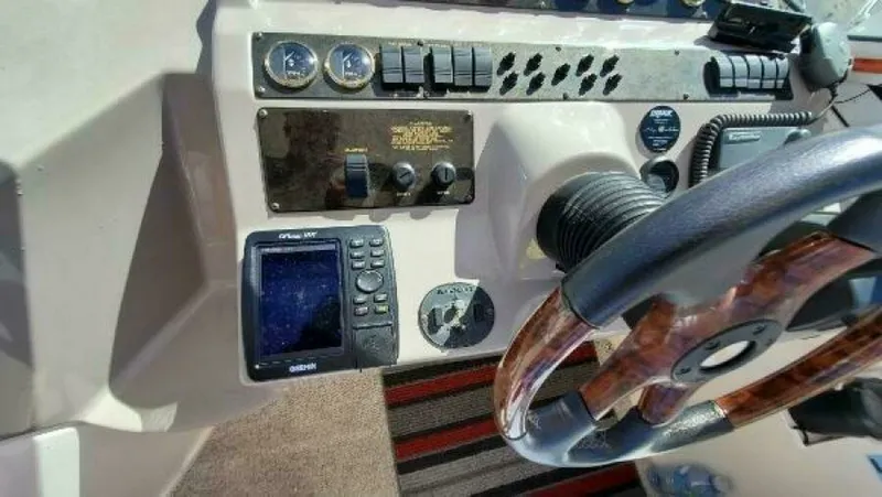 Slide: The Image of 2004 Cruisers Yachts 280 CXI 28 - 7832589