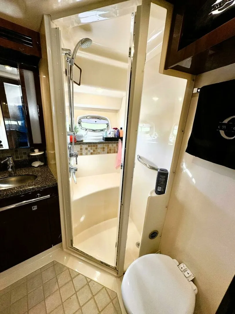 Slide: The Image of 2008 Sea Ray 47 SEDAN BRIDGE 47 - 7832778