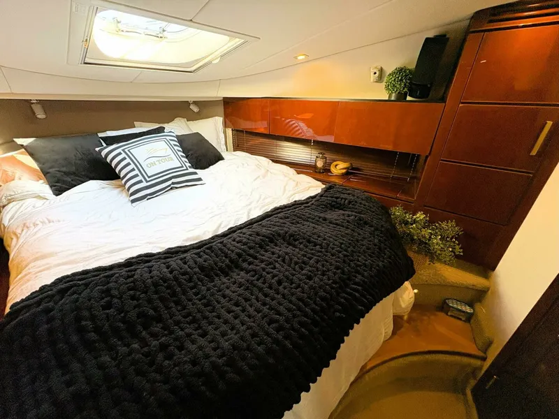 Slide: The Image of 2008 Sea Ray 47 SEDAN BRIDGE 47 - 7832783