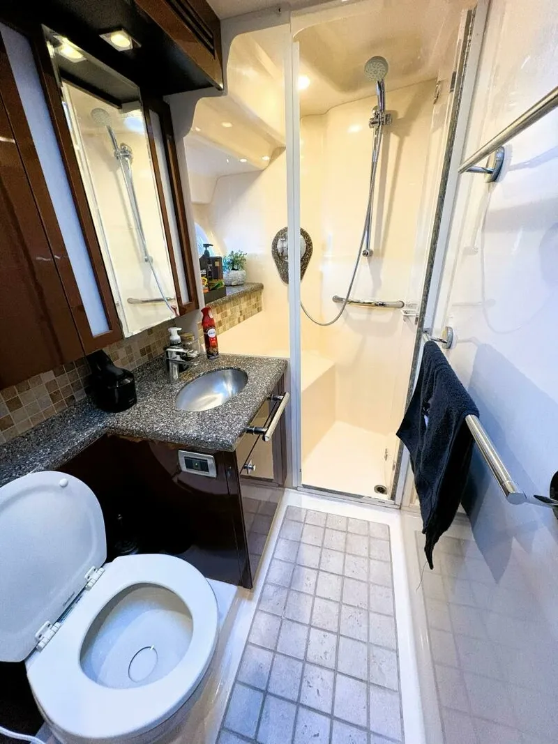 Slide: The Image of 2008 Sea Ray 47 SEDAN BRIDGE 47 - 7832786