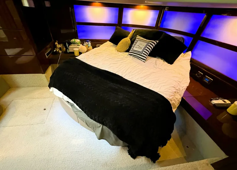 Slide: The Image of 2008 Sea Ray 47 SEDAN BRIDGE 47 - 7832791