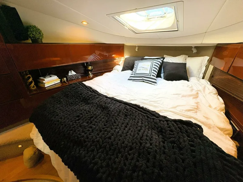 Slide: The Image of 2008 Sea Ray 47 SEDAN BRIDGE 47 - 7832780